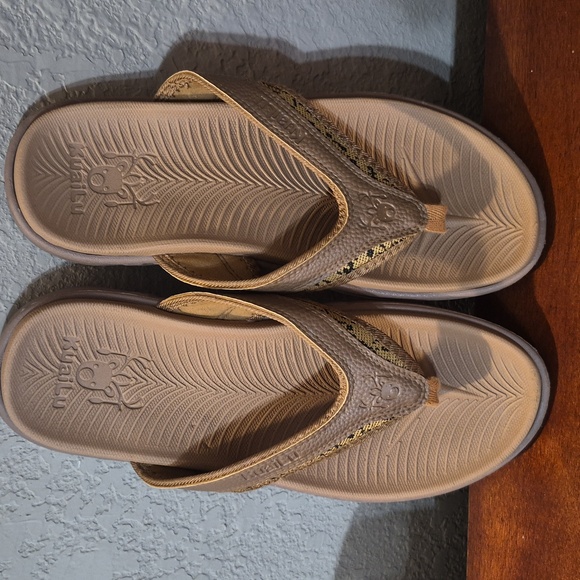 Kuailu Flip Flops - Picture 4 of 9